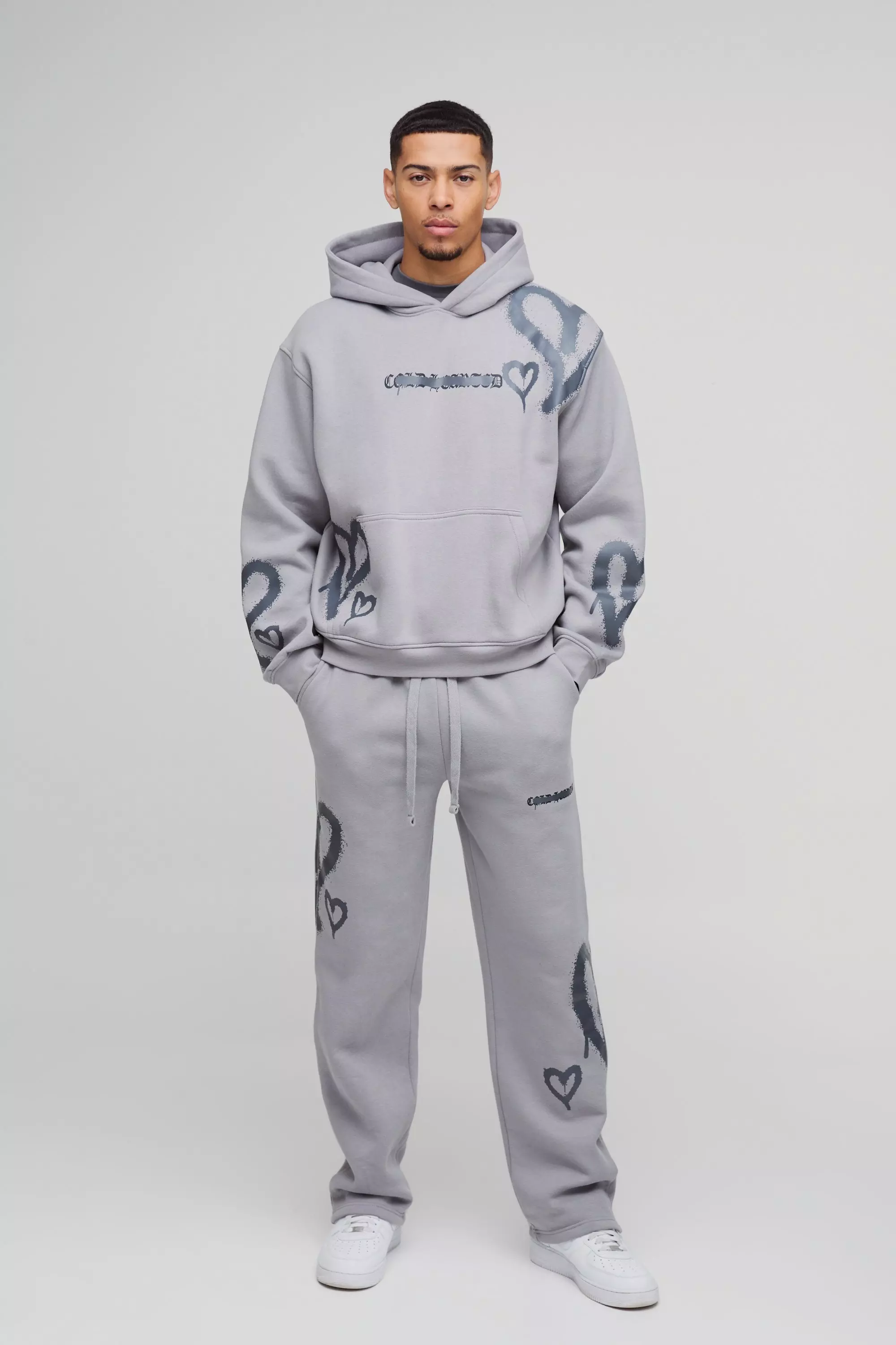 boohoo BOXY ALL OVER HEART アップリケ フーディ パーカー Oversized Boxy All Over Heart Printed Hooded Tracksuit